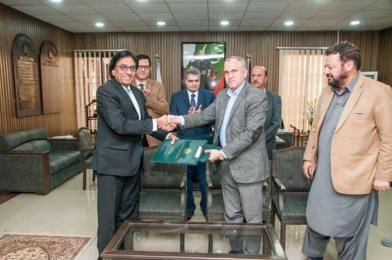 GB team visiting RMU & Health minister signing MOU for starting of Training of postgra ( (4)